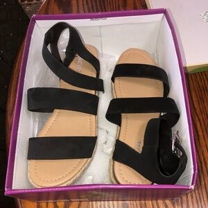 BNIB SIZE 7.5 SODA BLACK PLATFORM SANDAL STYLE NO BRYCE-S